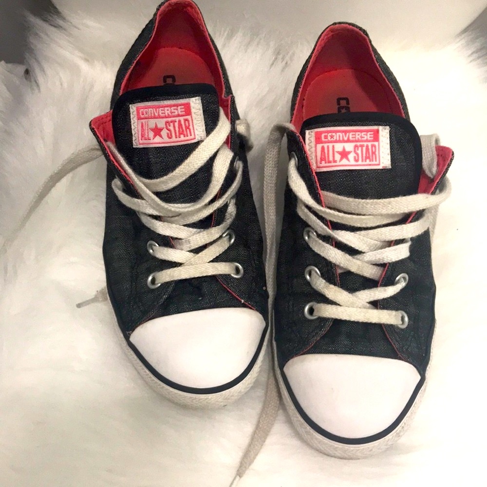 Women’s converse all star low tops size 8